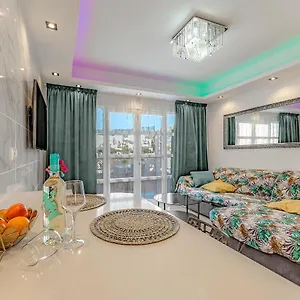 Beautiful Deluxe Sun And Sea Apartment